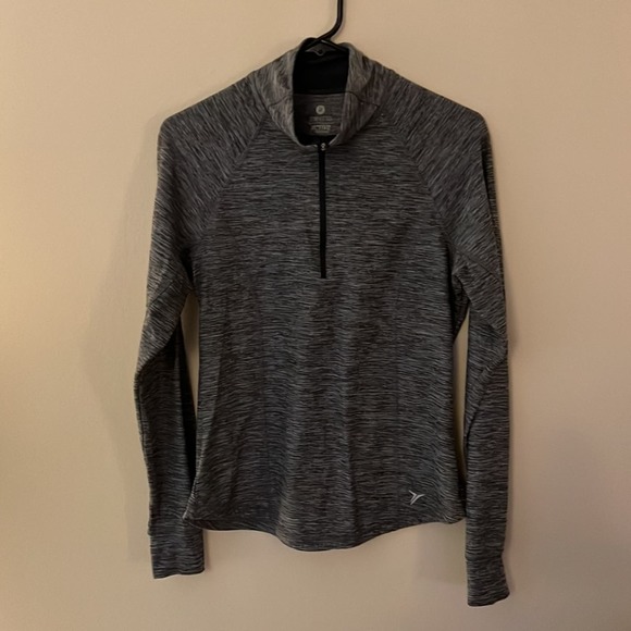 Old Navy Active Semi-Fitted Long Sleeve Pullover - Picture 2 of 4